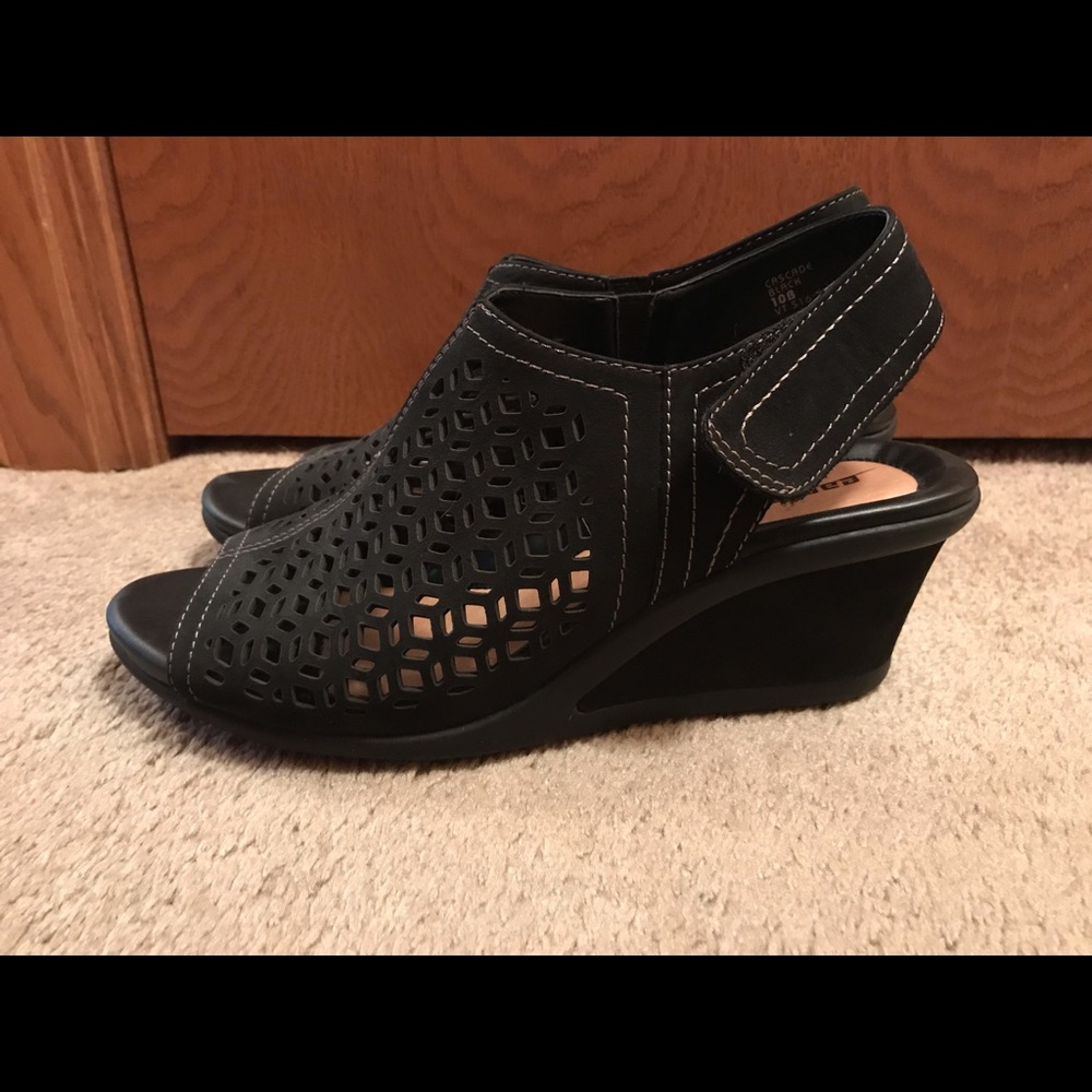 Earth brand wedge heels